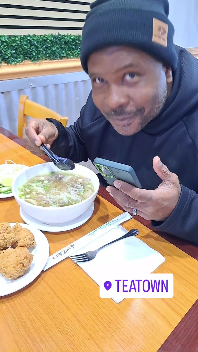 Pho and chicken wings at Tea Town